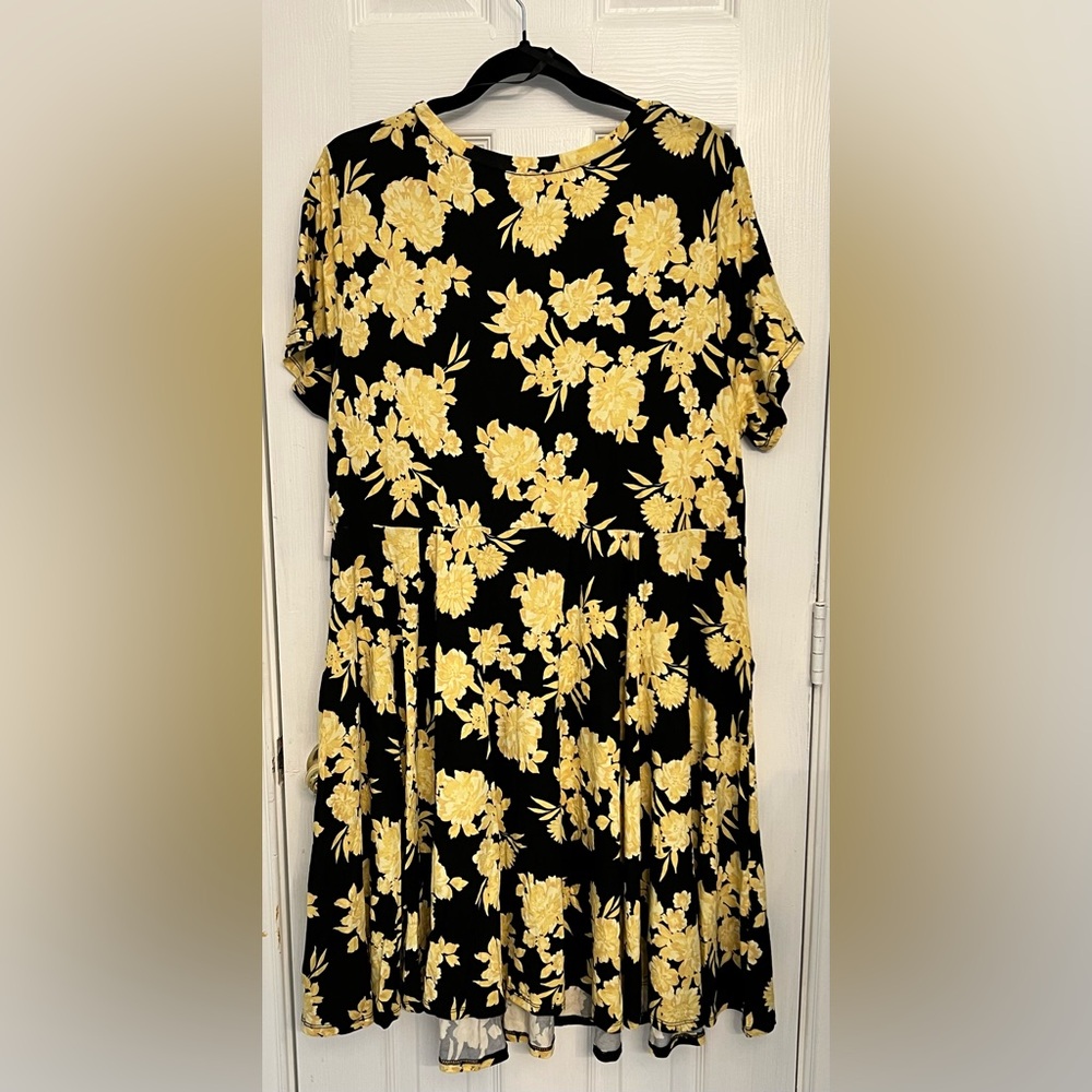 Plus Size, NWT, 3X (22-24) Torrid Black & Yellow Floral SuperSoft Dress